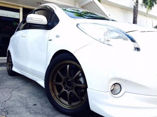 Toyota Yaris สีขาวแท้ ตัวถังอย่างกิ๊ก สวยจิงคันนี้คะ