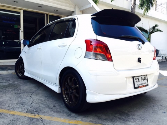Toyota Yaris สีขาวแท้ ตัวถังอย่างกิ๊ก สวยจิงคันนี้คะ