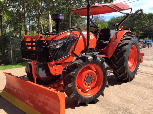 ขายรถไถ Kubota M7040 (4WD) พร้อมดันหน้า ผานพรวนช้าง รถสวย พร้อมใช้งานครับ