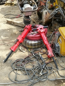 หัวเจาะ แย็กลม ขนาดใหญ่ ราคา 18,500 - 22,500 บาท พร้อมสายลม ราคาเมตร ละ 130 บาท หัวเจาะ แย็กลม ขนาดใหญ่ ราคา 18,500 - 22,500 บาท พร้อมสายลม ราคาเมตร ละ 130 บาท