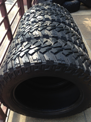 ยาง Mud Maxxis 275 60 20 ลงพื้นปี14 ดอกเต็ม ไม่มีปะ ใช้ได้อีก2-3ปี สบายๆ ราคาไม่แพง