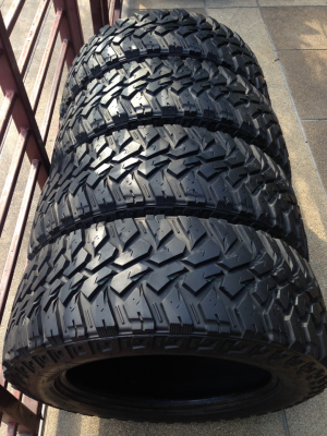 ยาง Mud Maxxis 275 60 20 ลงพื้นปี14 ดอกเต็ม ไม่มีปะ ใช้ได้อีก2-3ปี สบายๆ ราคาไม่แพง