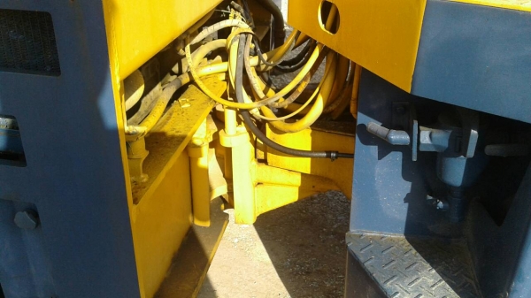 ขายรถบดkomatJV-40C-1-รถบดชื้อมาใหม่ทำงานได้2340ชั้วโมง