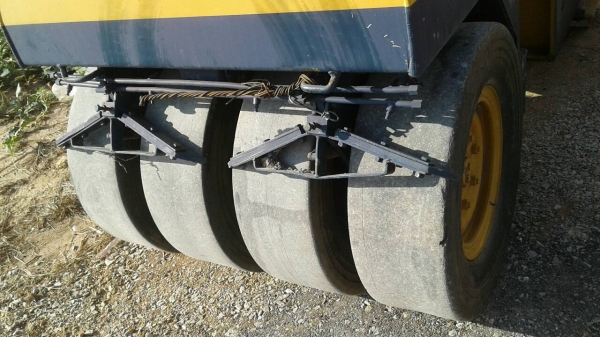 ขายรถบดkomatJV-40C-1-รถบดชื้อมาใหม่ทำงานได้2340ชั้วโมง