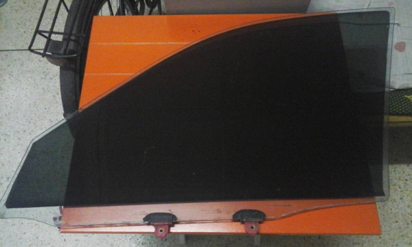 กระจกบานประตู toyota สามห่วง