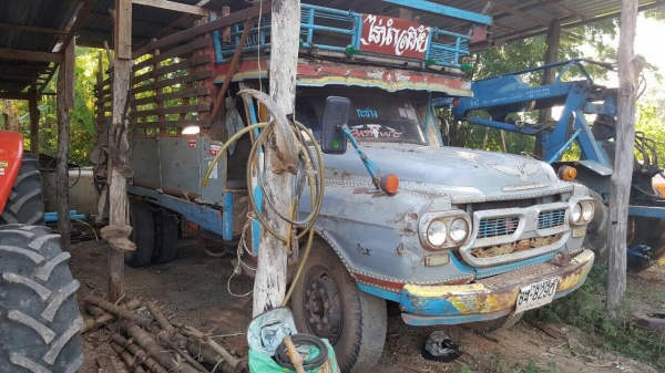 ขาย 6 ล้อหัวยาว พร้อมใช้ เครื่อง 6BF1 180 แรงม้า คัสซีสวยตลอดเส้น เฟืองท้ายใหญ่ มีสโลว์กลาง ทะเบียนเต็มพร้อมโอน