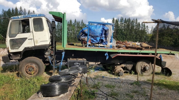 จองแล้วครับ ขายตามสภาพ 10 ล้อดั้มไอ้หลง FN527M-A สาแหรกเฉียง เครื่อง 6D16 195 แรงม้า ไม่มีเกียร์ ชุดดั้มครบ ไม่มีเล่มทะเบียน