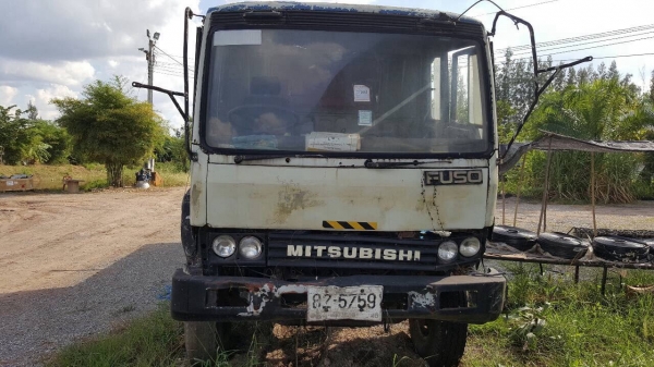 จองแล้วครับ ขายตามสภาพ 10 ล้อดั้มไอ้หลง FN527M-A สาแหรกเฉียง เครื่อง 6D16 195 แรงม้า ไม่มีเกียร์ ชุดดั้มครบ ไม่มีเล่มทะเบียน