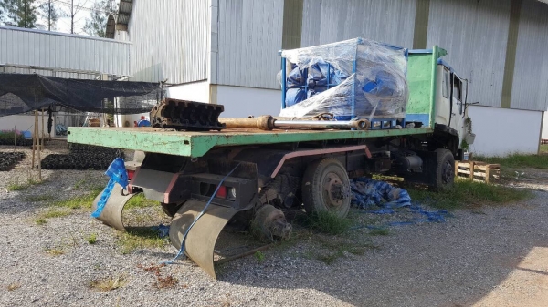 จองแล้วครับ ขายตามสภาพ 10 ล้อดั้มไอ้หลง FN527M-A สาแหรกเฉียง เครื่อง 6D16 195 แรงม้า ไม่มีเกียร์ ชุดดั้มครบ ไม่มีเล่มทะเบียน