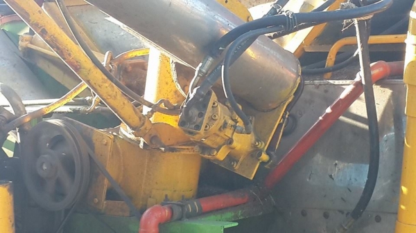 ขายรถเกี่ยวข้าวไทยเส็ง210อีซูซุอุ้ม2.5ตัน ช่วงล่าง12 ปั๊ม22 ปั๊มแยกปั่นข้าว ลูเลอร์ดี สภาพลงเกี่ยวปกติ