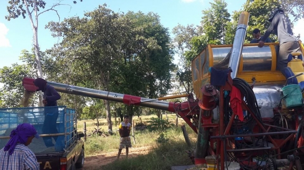 ขายรถเกี่ยวข้าวไทยเจริญ205แรงอีซูซุ ช่วงล่าง10อุ้ม2.2ตัน สภาพพร้อมลงงาน เกี่ยวข้าวได้เลย ปั๊ม22 ขายรถเกี่ยวข้าวไทยเจริญ205แรงอีซูซุ ช่วงล่าง10อุ้ม2.2ตัน สภาพพร้อมลงงาน เกี่ยวข้าวได้เลย ปั๊ม22