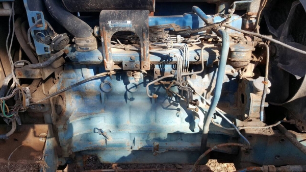 ขายตามสภาพ รถไถ 2 เพลา FORD 8340 คานหน้า CARRARO ไม่มีเพลากลาง ปั้มดีเซล และไดสตาร์ท เอกสารเล่มทะเบียนครบ