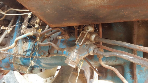 ขายตามสภาพ รถไถ 2 เพลา FORD 8340 คานหน้า CARRARO ไม่มีเพลากลาง ปั้มดีเซล และไดสตาร์ท เอกสารเล่มทะเบียนครบ