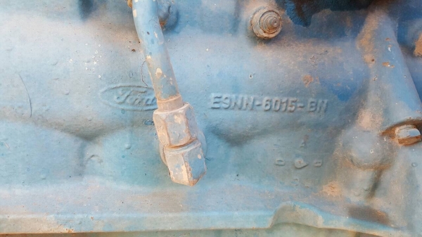 ขายตามสภาพ รถไถ 2 เพลา FORD 8340 คานหน้า CARRARO ไม่มีเพลากลาง ปั้มดีเซล และไดสตาร์ท เอกสารเล่มทะเบียนครบ