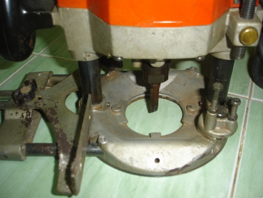 ขายราวเตอร์ เครื่องฉลุลายไม้ Maktec รุ่น MT360 สภาพ80\% ขายถูก