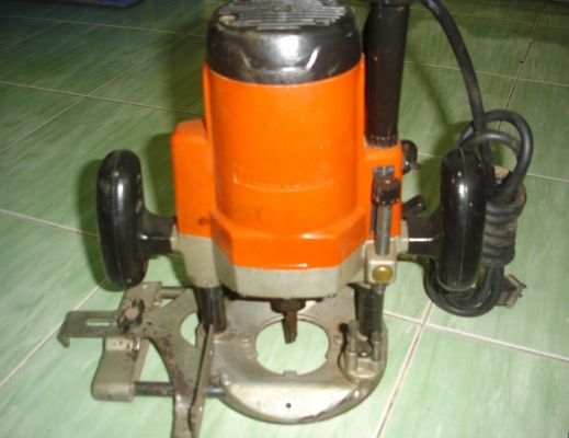 ขายราวเตอร์ เครื่องฉลุลายไม้ Maktec รุ่น MT360 สภาพ80\% ขายถูก