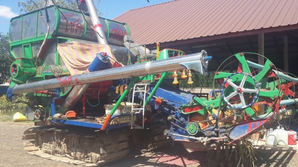 ขายรถเกี่ยวข้าวศักดิ์พัฒนา195เทอร์โบว์ ฝาส้ม ช่วงล่าง10โซ่ดี ปั๊ม23 อุ้มแสตนเลส อุ้มข้าว2.5ตัน สภาพพร้อมเกี่ยว ขายรถเกี่ยวข้าวศักดิ์พัฒนา195เทอร์โบว์ ฝาส้ม ช่วงล่าง10โซ่ดี ปั๊ม23 อุ้มแสตนเลส อุ้มข้าว2.5ตัน สภาพพร้อมเกี่ยว