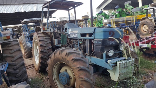 ขายตามสภาพ รถไถ 2 เพลา FORD 8340 คานหน้า CARRARO ไม่มีเพลากลาง และไดสตาร์ท เอกสารเล่มทะเบียนครบ ราคาคุยได้ครับ