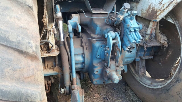 ขายตามสภาพ รถไถ 2 เพลา FORD 8340 คานหน้า CARRARO ไม่มีเพลากลาง และไดสตาร์ท เอกสารเล่มทะเบียนครบ ราคาคุยได้ครับ ขายตามสภาพ รถไถ 2 เพลา FORD 8340 คานหน้า CARRARO ไม่มีเพลากลาง และไดสตาร์ท เอกสารเล่มทะเบียนครบ ราคาคุยได้ครับ