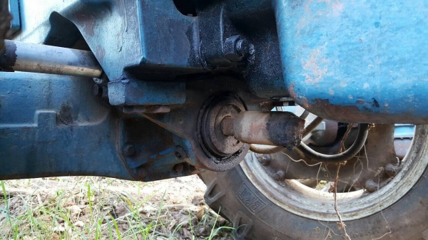 ขายตามสภาพ รถไถ 2 เพลา FORD 8340 คานหน้า CARRARO ไม่มีเพลากลาง และไดสตาร์ท เอกสารเล่มทะเบียนครบ ราคาคุยได้ครับ ขายตามสภาพ รถไถ 2 เพลา FORD 8340 คานหน้า CARRARO ไม่มีเพลากลาง และไดสตาร์ท เอกสารเล่มทะเบียนครบ ราคาคุยได้ครับ