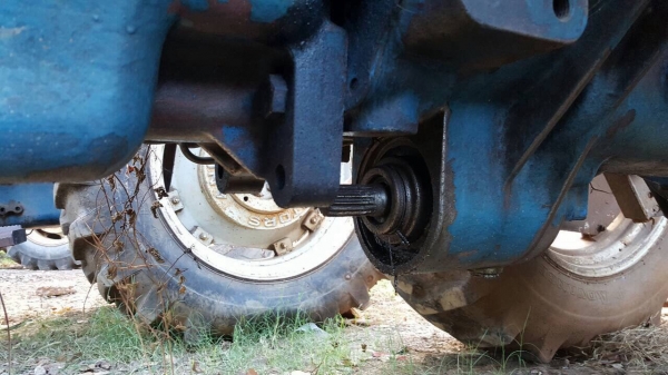 ขายตามสภาพ รถไถ 2 เพลา FORD 8340 คานหน้า CARRARO ไม่มีเพลากลาง และไดสตาร์ท เอกสารเล่มทะเบียนครบ ราคาคุยได้ครับ ขายตามสภาพ รถไถ 2 เพลา FORD 8340 คานหน้า CARRARO ไม่มีเพลากลาง และไดสตาร์ท เอกสารเล่มทะเบียนครบ ราคาคุยได้ครับ