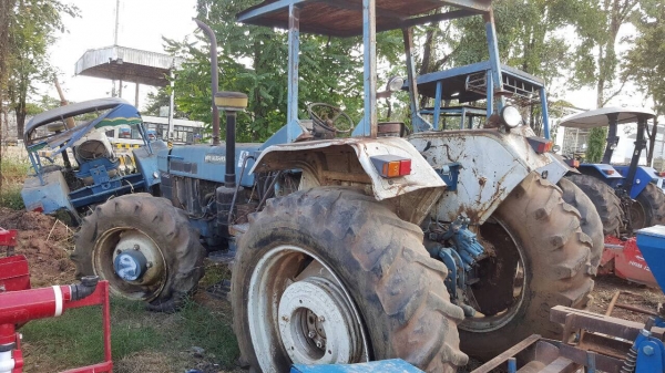 ขายตามสภาพ รถไถ 2 เพลา FORD 8340 คานหน้า CARRARO ไม่มีเพลากลาง และไดสตาร์ท เอกสารเล่มทะเบียนครบ ราคาคุยได้ครับ ขายตามสภาพ รถไถ 2 เพลา FORD 8340 คานหน้า CARRARO ไม่มีเพลากลาง และไดสตาร์ท เอกสารเล่มทะเบียนครบ ราคาคุยได้ครับ