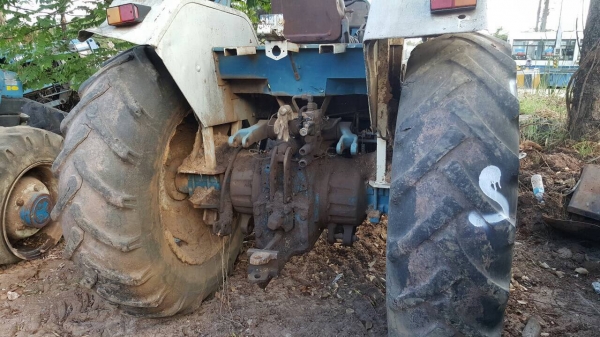 ขายตามสภาพ รถไถ 2 เพลา FORD 8340 คานหน้า CARRARO ไม่มีเพลากลาง หม้อน้ำ และไดสตาร์ท เอกสารเล่มทะเบียนครบ ราคาคุยได้ครับ