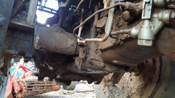 ขายตามสภาพ รถไถ 2 เพลา FORD 8340 คานหน้า CARRARO ไม่มีเพลากลาง หม้อน้ำ และไดสตาร์ท เอกสารเล่มทะเบียนครบ ราคาคุยได้ครับ