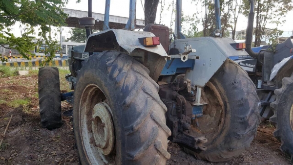 ขายตามสภาพ รถไถ 2 เพลา FORD 8340 คานหน้า CARRARO ไม่มีเพลากลาง หม้อน้ำ และไดสตาร์ท เอกสารเล่มทะเบียนครบ ราคาคุยได้ครับ