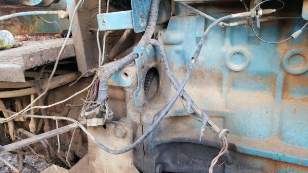 ขายตามสภาพ รถไถ 2 เพลา FORD 8340 คานหน้า CARRARO ไม่มีเพลากลาง หม้อน้ำ และไดสตาร์ท เอกสารเล่มทะเบียนครบ ราคาคุยได้ครับ