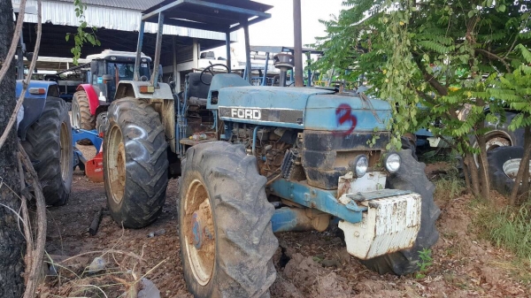 ขายตามสภาพ รถไถ 2 เพลา FORD 8340 คานหน้า CARRARO ไม่มีเพลากลาง หม้อน้ำ และไดสตาร์ท เอกสารเล่มทะเบียนครบ ราคาคุยได้ครับ