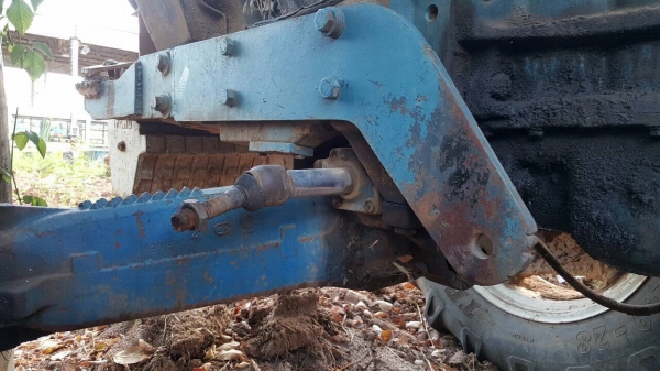 ขายตามสภาพ รถไถ 2 เพลา FORD 8340 คานหน้า CARRARO ไม่มีเพลากลาง หม้อน้ำ และไดสตาร์ท เอกสารเล่มทะเบียนครบ ราคาคุยได้ครับ