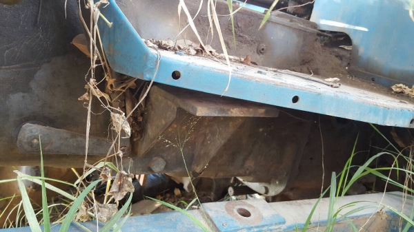 ขายตามสภาพ รถไถ 2 เพลา FORD New Holland 6640 เอกสารเล่มทะเบียนครบ ขาดล้อหลัง 1 ข้าง ไม่มีไดสตาร์ท ชุดเฟืองคานหน้าถอดแล้ว ราคาต่อรองได้ครับ ขายตามสภาพ รถไถ 2 เพลา FORD New Holland 6640 เอกสารเล่มทะเบียนครบ ขาดล้อหลัง 1 ข้าง ไม่มีไดสตาร์ท ชุดเฟืองคานหน้าถอดแล้ว ราคาต่อรองได้ครับ