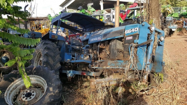 ขายตามสภาพ รถไถ 2 เพลา FORD New Holland 6640 เอกสารเล่มทะเบียนครบ ขาดล้อหลัง 1 ข้าง ไม่มีไดสตาร์ท ชุดเฟืองคานหน้าถอดแล้ว ราคาต่อรองได้ครับ