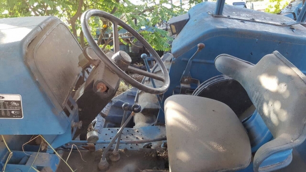 ขายตามสภาพ รถไถ 2 เพลา FORD New Holland 6640 เอกสารเล่มทะเบียนครบ ขาดล้อหลัง 1 ข้าง ไม่มีไดสตาร์ท ชุดเฟืองคานหน้าถอดแล้ว ราคาต่อรองได้ครับ ขายตามสภาพ รถไถ 2 เพลา FORD New Holland 6640 เอกสารเล่มทะเบียนครบ ขาดล้อหลัง 1 ข้าง ไม่มีไดสตาร์ท ชุดเฟืองคานหน้าถอดแล้ว ราคาต่อรองได้ครับ