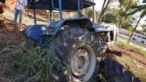 ขายตามสภาพ รถไถ 2 เพลา FORD New Holland 6640 เอกสารเล่มทะเบียนครบ ขาดล้อหลัง 1 ข้าง ไม่มีไดสตาร์ท ชุดเฟืองคานหน้าถอดแล้ว ราคาต่อรองได้ครับ ขายตามสภาพ รถไถ 2 เพลา FORD New Holland 6640 เอกสารเล่มทะเบียนครบ ขาดล้อหลัง 1 ข้าง ไม่มีไดสตาร์ท ชุดเฟืองคานหน้าถอดแล้ว ราคาต่อรองได้ครับ