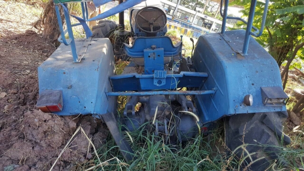 ขายตามสภาพ รถไถ 2 เพลา FORD New Holland 6640 เอกสารเล่มทะเบียนครบ ขาดล้อหลัง 1 ข้าง ไม่มีไดสตาร์ท ชุดเฟืองคานหน้าถอดแล้ว ราคาต่อรองได้ครับ ขายตามสภาพ รถไถ 2 เพลา FORD New Holland 6640 เอกสารเล่มทะเบียนครบ ขาดล้อหลัง 1 ข้าง ไม่มีไดสตาร์ท ชุดเฟืองคานหน้าถอดแล้ว ราคาต่อรองได้ครับ