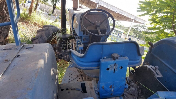 ขายตามสภาพ รถไถ 2 เพลา FORD New Holland 6640 เอกสารเล่มทะเบียนครบ ขาดล้อหลัง 1 ข้าง ไม่มีไดสตาร์ท ชุดเฟืองคานหน้าถอดแล้ว ราคาต่อรองได้ครับ ขายตามสภาพ รถไถ 2 เพลา FORD New Holland 6640 เอกสารเล่มทะเบียนครบ ขาดล้อหลัง 1 ข้าง ไม่มีไดสตาร์ท ชุดเฟืองคานหน้าถอดแล้ว ราคาต่อรองได้ครับ