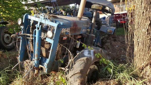 ขายตามสภาพ รถไถ 2 เพลา FORD New Holland 6640 เอกสารเล่มทะเบียนครบ ขาดล้อหลัง 1 ข้าง ไม่มีไดสตาร์ท ชุดเฟืองคานหน้าถอดแล้ว ราคาต่อรองได้ครับ ขายตามสภาพ รถไถ 2 เพลา FORD New Holland 6640 เอกสารเล่มทะเบียนครบ ขาดล้อหลัง 1 ข้าง ไม่มีไดสตาร์ท ชุดเฟืองคานหน้าถอดแล้ว ราคาต่อรองได้ครับ