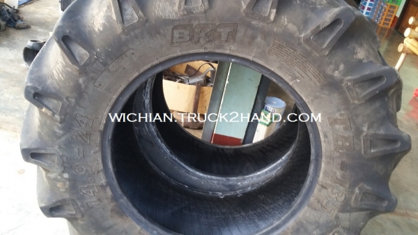 ขายแล้วยางหน้ารถไถ14.9-24 ถอด\% ยี่ห้อBKTยางโรตีติดรถเก่านอก ยางสวยดอกสูงยังใช้ได้อีกนานคู่ละ8,000ครับ