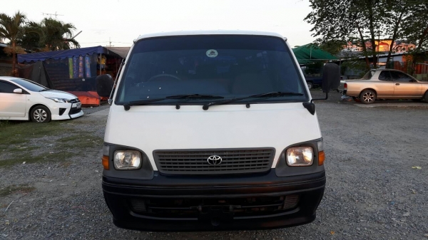 รถตู้ โตโยต้า ไฮเอช