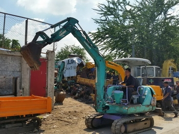 รถขุด แบคโฮ KOMATSU : PC 20-7E บูมอาร์ม หัวกระแทกในตัว ใช้งานง่าย จะขุดจะเจาะ ก็สะดวก รถขุด แบคโฮ KOMATSU : PC 20-7E บูมอาร์ม หัวกระแทกในตัว ใช้งานง่าย จะขุดจะเจาะ ก็สะดวก