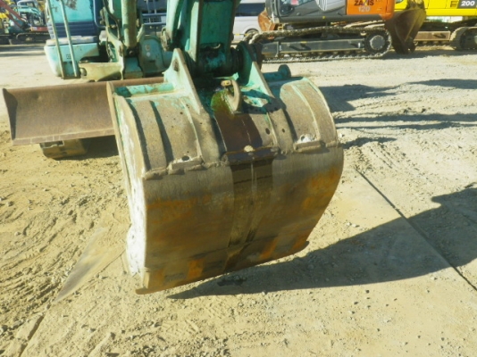 Komatsu PC35R-8 ปั้มนิ้ว