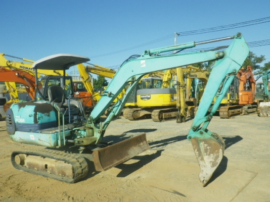Komatsu PC35R-8 ปั้มนิ้ว