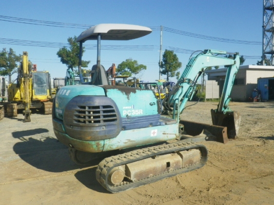 Komatsu PC35R-8 ปั้มนิ้ว