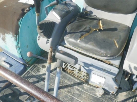 Komatsu PC35R-8 ปั้มนิ้ว