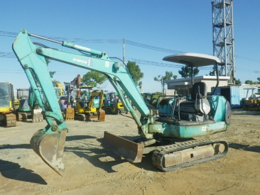 Komatsu PC35R-8 ปั้มนิ้ว
