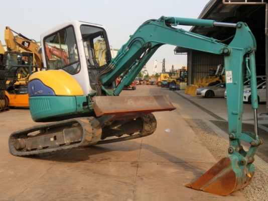 Komatsu PC40MR-1 เก่าญี่ปุ่น ตู้เก๋ง