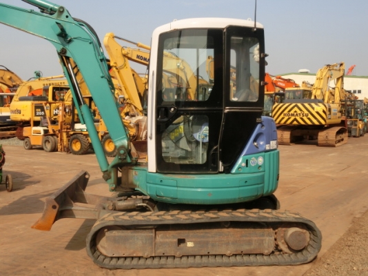 Komatsu PC40MR-1 เก่าญี่ปุ่น ตู้เก๋ง