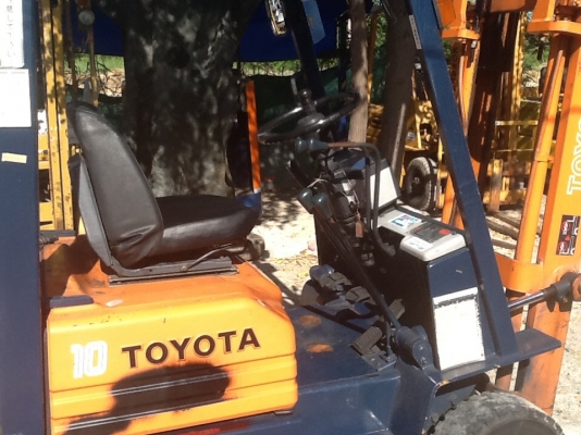 Toyota 5fg10 สภาพดีพร้อมใช้ติดแก๊สแล้ว เพิ่งเข้าจากญี่ปุ่นครับราคาไม่แพงครับ